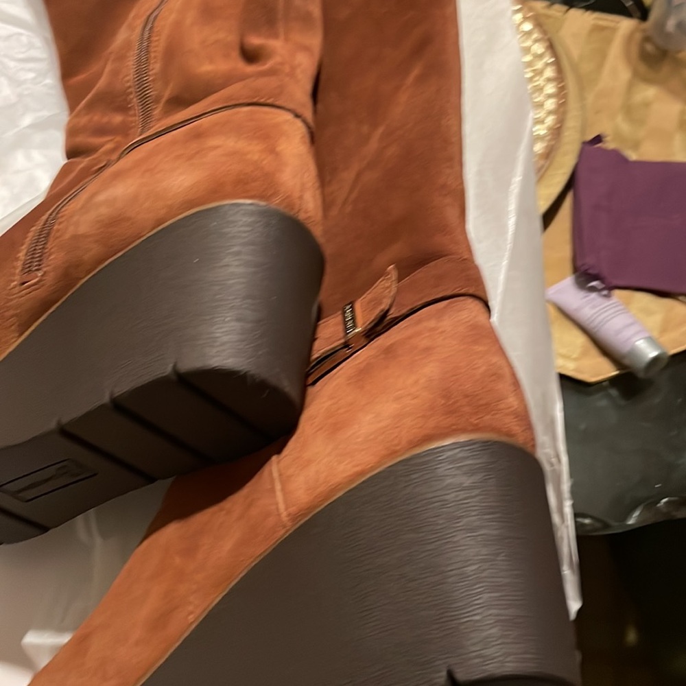 GIANI BERNINI SUEDE MEMORY FOAM WEDGE BOOTS WITH DEFECTS - Picture 5 of 6